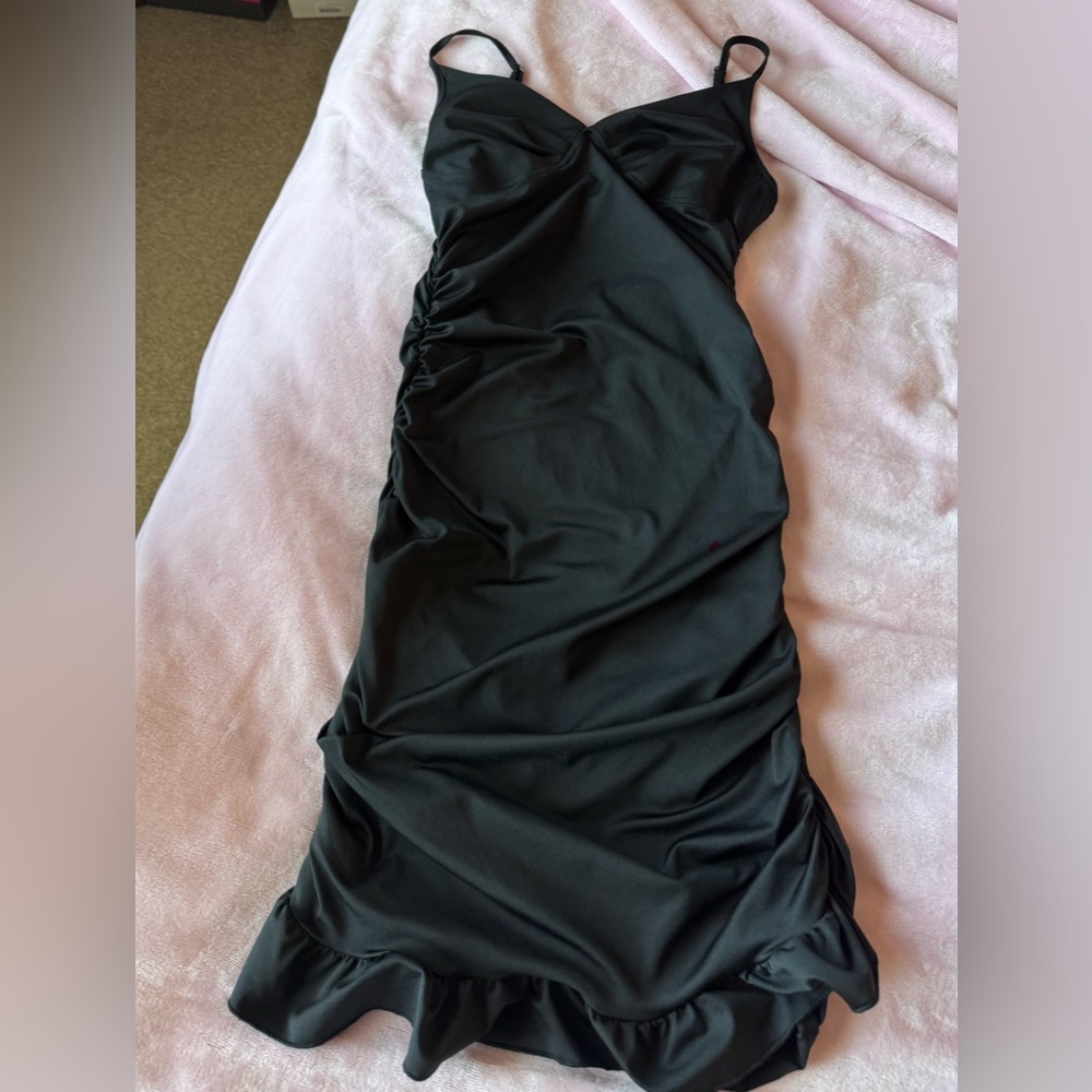 Black Ruffled Mini  Dress With Ruching - Picture 5 of 8